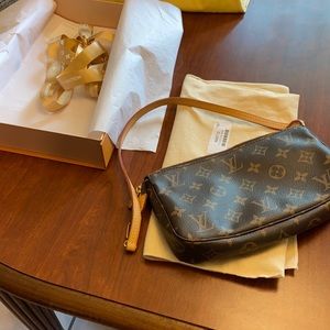 Louis Vuitton Pochette Accessoires Monogram